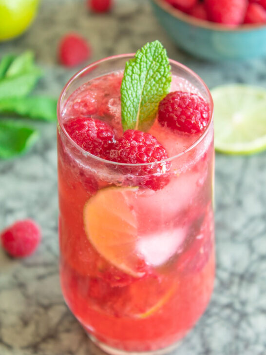 Raspberry mojito cocktail
