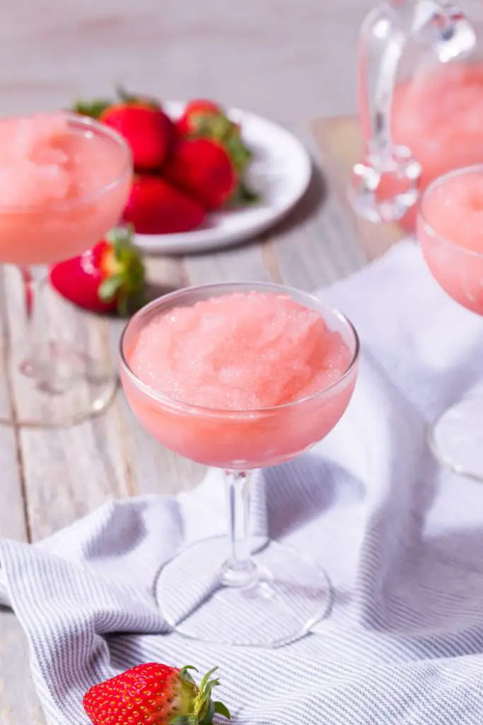 Easy Frosé recipe for cocktails