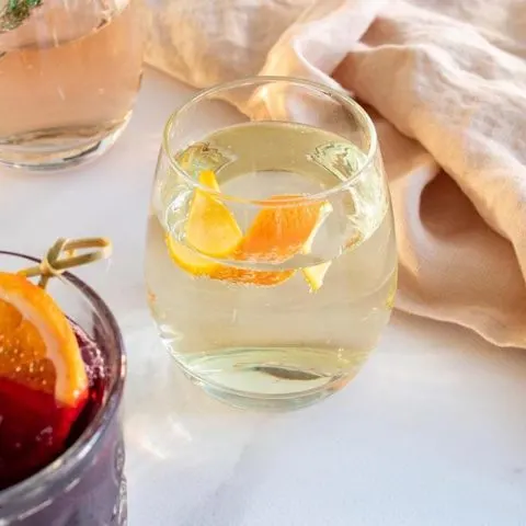 Refreshing white wine spritzer