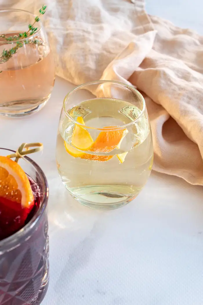 Refreshing white wine spritzer